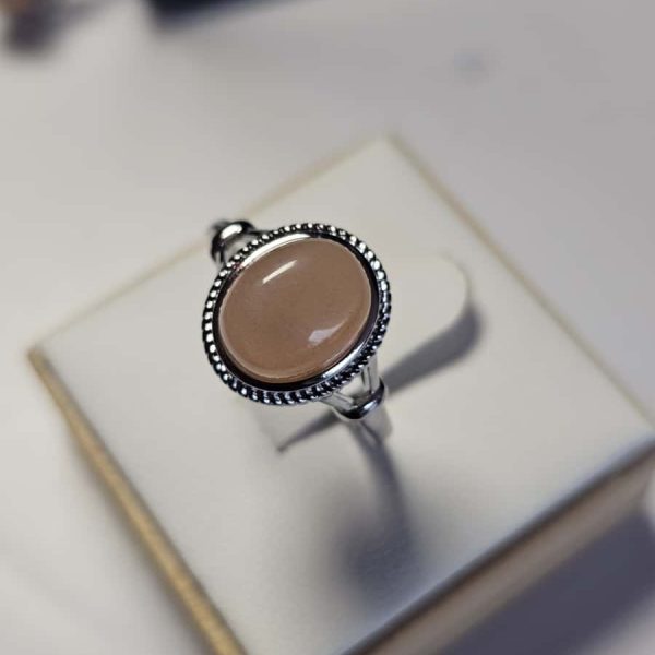 versilberter Ring mit orangefarbenem Mondstein Retro