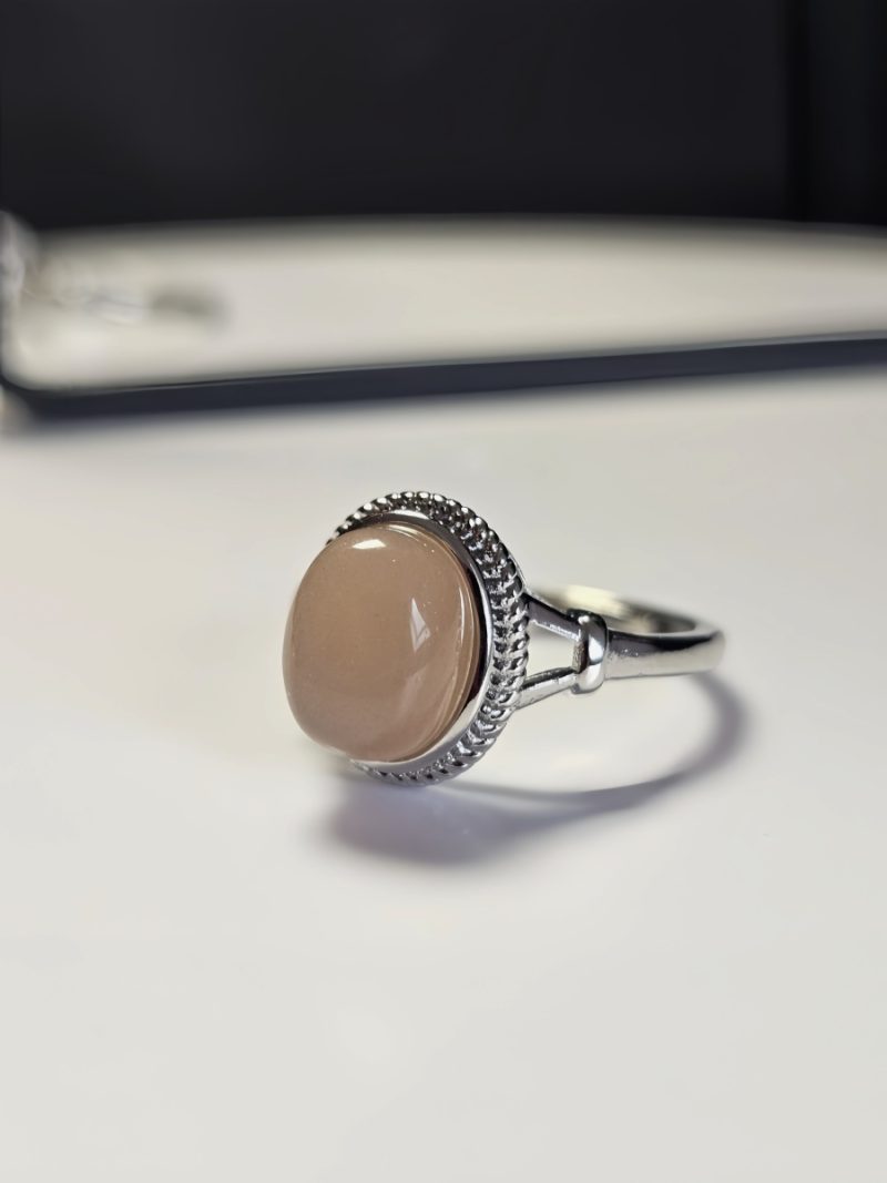 versilberter Ring mit orangefarbenem Mondstein Retro