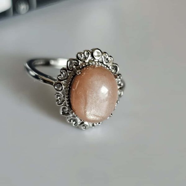 versilberter Ring mit orangefarbenem Mondstein Blumen