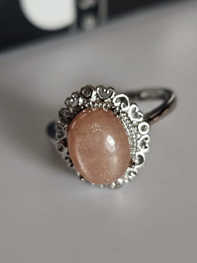 versilberter Ring mit orangefarbenem Mondstein Blumen