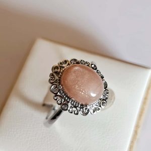 versilberter Ring mit orangefarbenem Mondstein Blumen