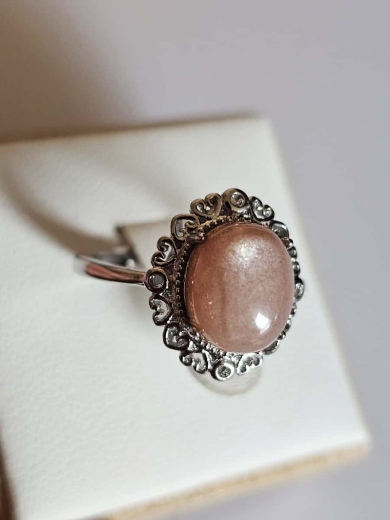 versilberter Ring mit orangefarbenem Mondstein Blumen