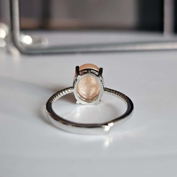 Versilberter Ring mit orangefarbenem Mondstein