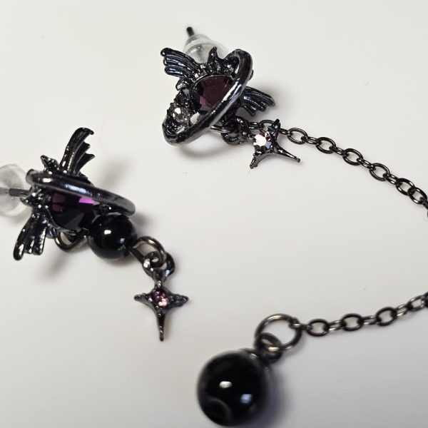 asymmetrische Fledermaus-Ohrringe im Gothic-Stil