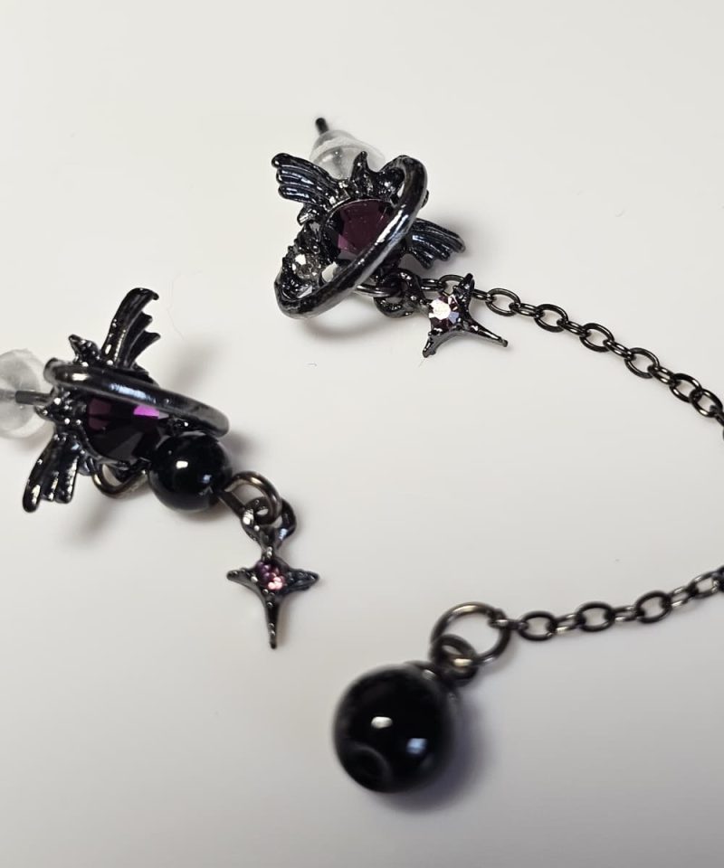 asymmetrische Fledermaus-Ohrringe im Gothic-Stil