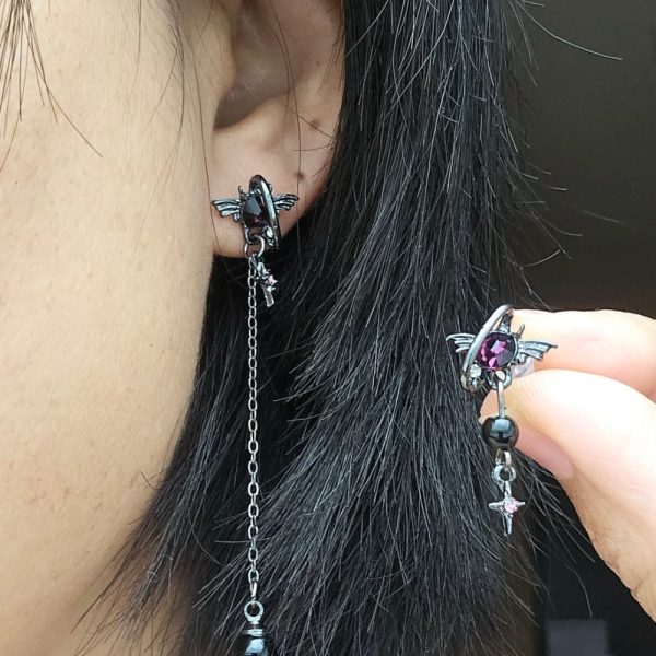 asymmetrische Fledermaus-Ohrringe im Gothic-Stil