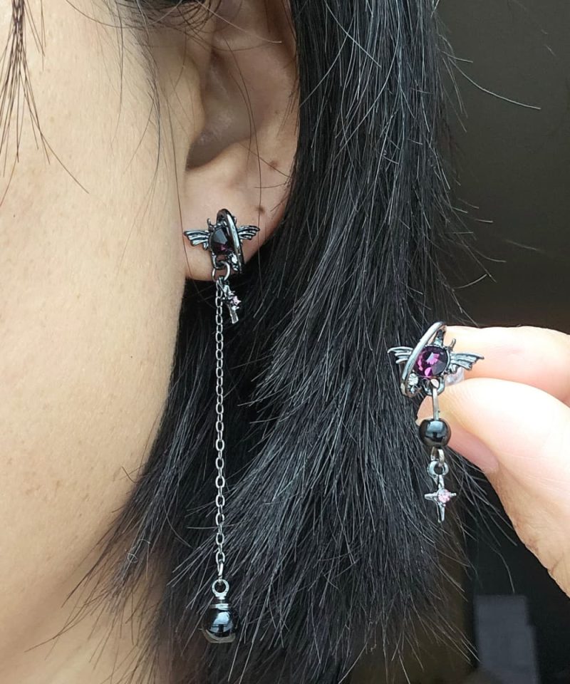 asymmetrische Fledermaus-Ohrringe im Gothic-Stil