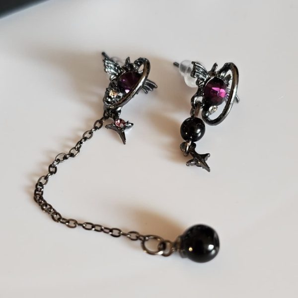 asymmetrische Fledermaus-Ohrringe im Gothic-Stil