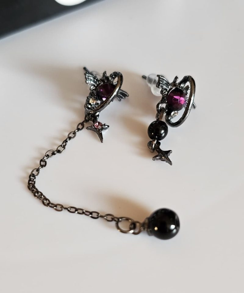 asymmetrische Fledermaus-Ohrringe im Gothic-Stil