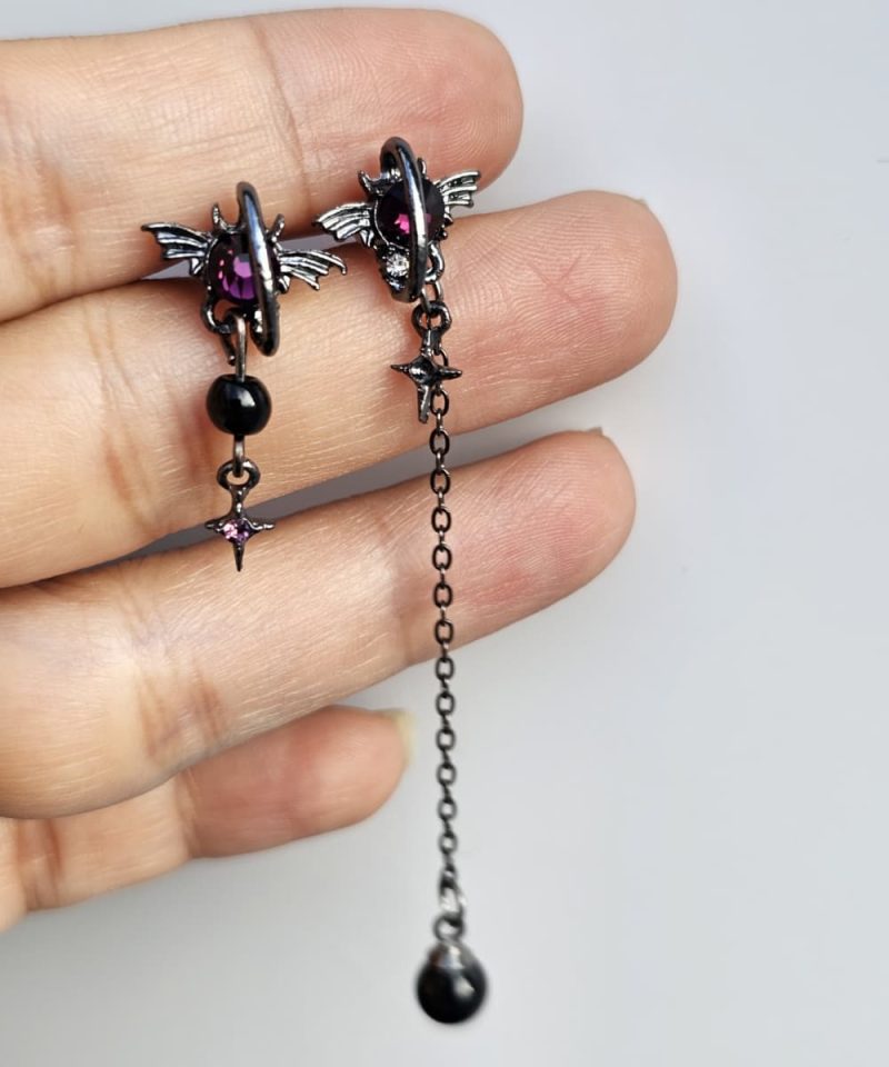 asymmetrische Fledermaus-Ohrringe im Gothic-Stil