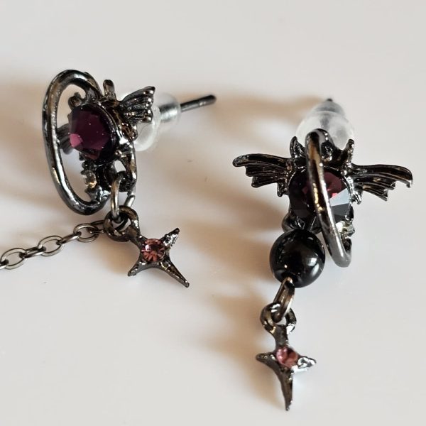 asymmetrische Fledermaus-Ohrringe im Gothic-Stil