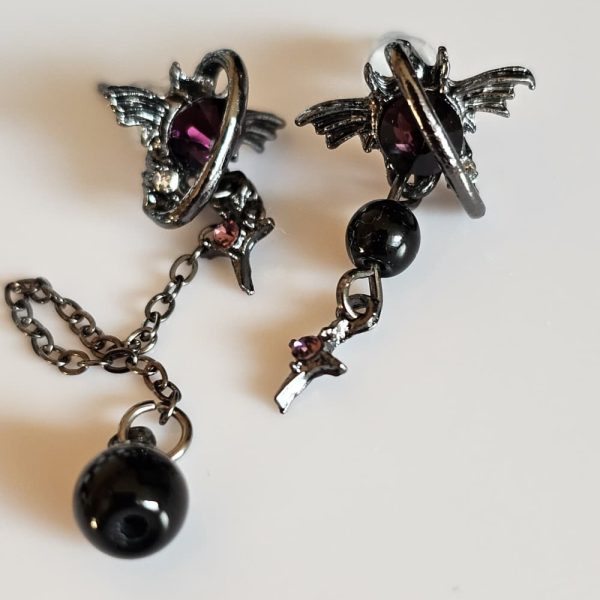 asymmetrische Fledermaus-Ohrringe im Gothic-Stil