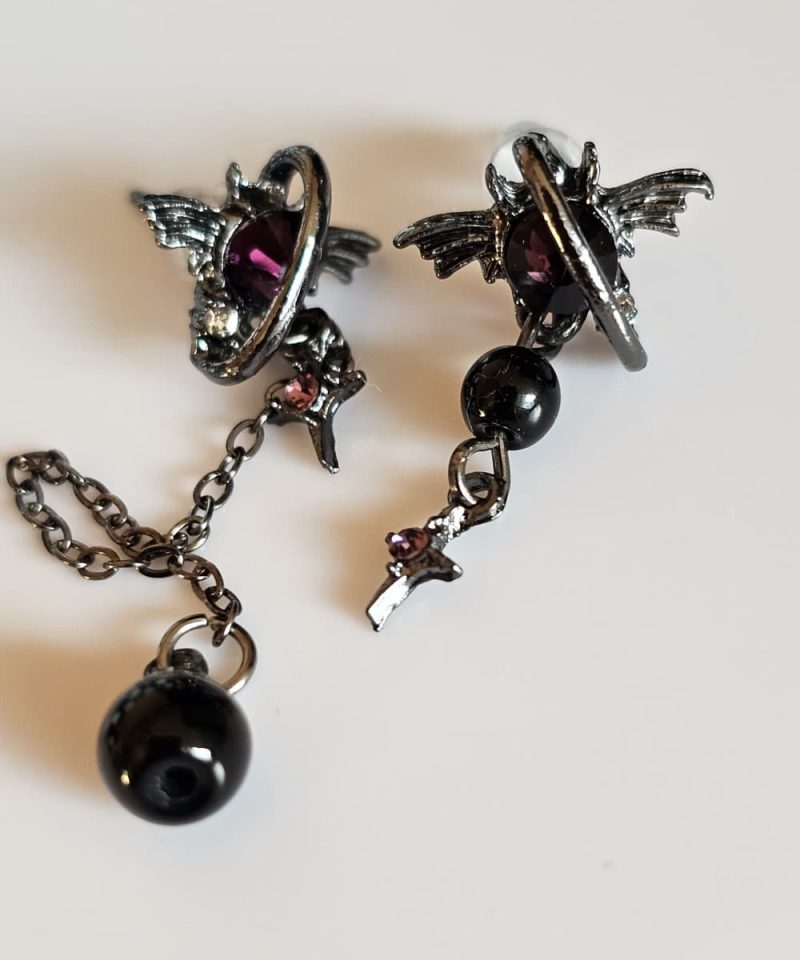 asymmetrische Fledermaus-Ohrringe im Gothic-Stil