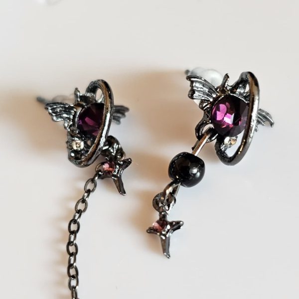 asymmetrische Fledermaus-Ohrringe im Gothic-Stil