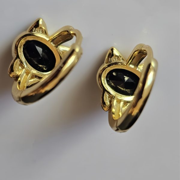 Vergoldete Katzenohrringe mit Schwarzem Spinell – 925er Silber, Eleganter Ohrschmuck