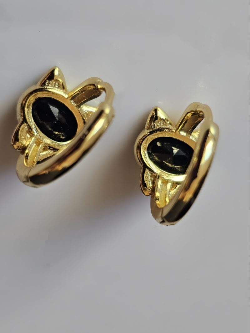 Vergoldete Katzenohrringe mit Schwarzem Spinell – 925er Silber, Eleganter Ohrschmuck