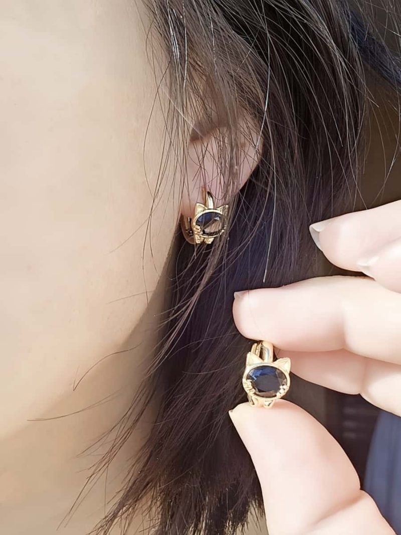 Vergoldete Katzenohrringe mit Schwarzem Spinell – 925er Silber, Eleganter Ohrschmuck