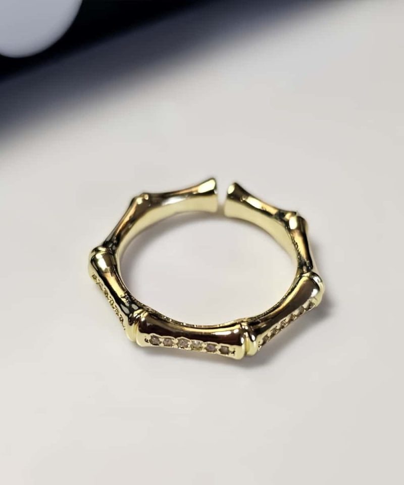 Vergoldeter Bambus-Ring mit funkelnden Zirkonia-Steinen