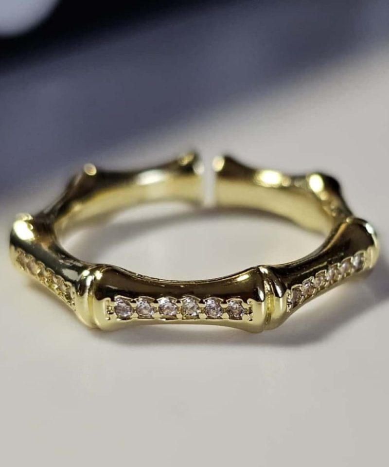 Vergoldeter Bambus-Ring mit funkelnden Zirkonia-Steinen