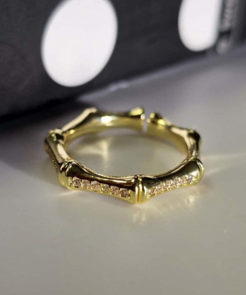Vergoldeter Bambus-Ring mit funkelnden Zirkonia-Steinen