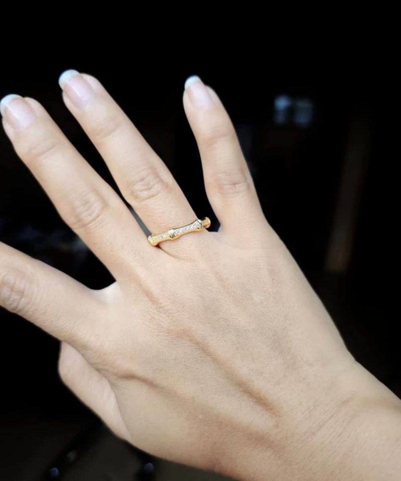 Vergoldeter Bambus-Ring mit funkelnden Zirkonia-Steinen