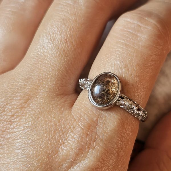 Damenring mit Schwarzgoldene Super Seven Edelstein