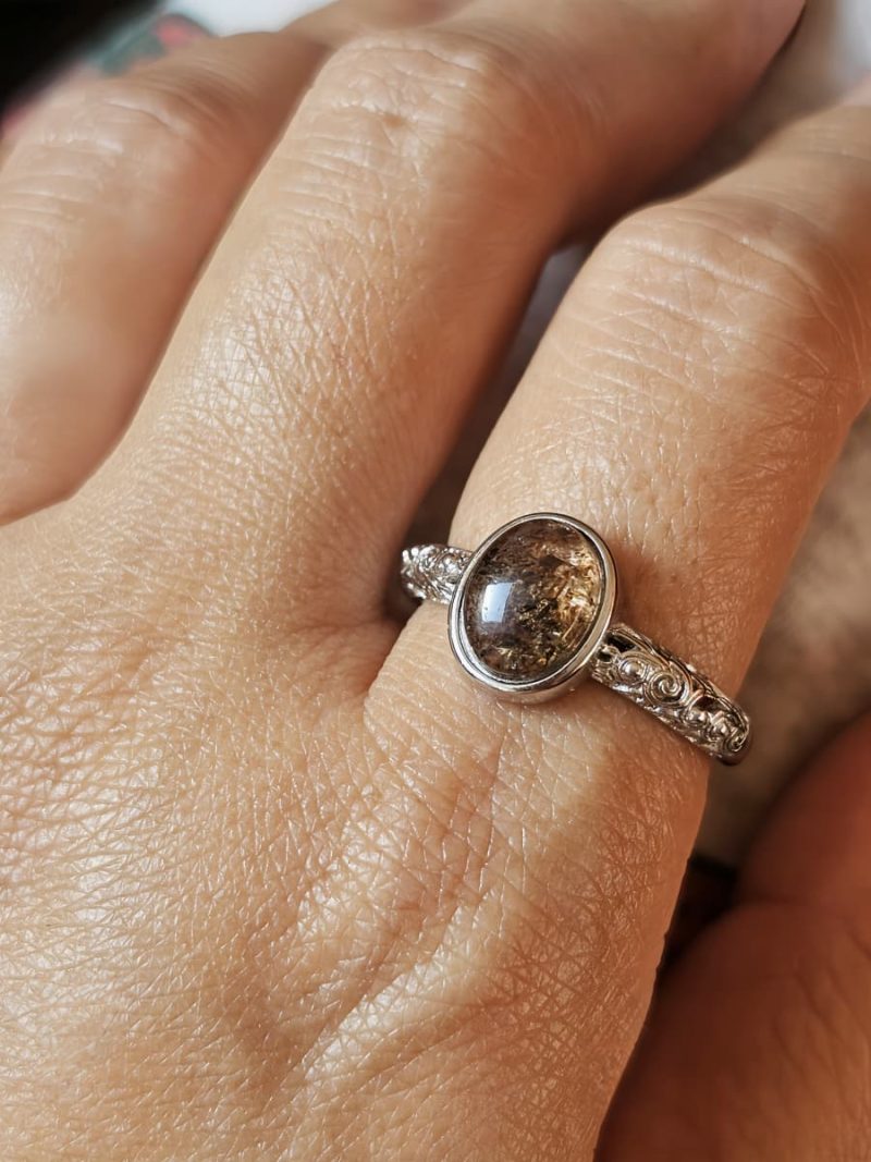 Damenring mit Schwarzgoldene Super Seven Edelstein