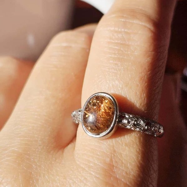 Damenring mit Schwarzgoldene Super Seven Edelstein