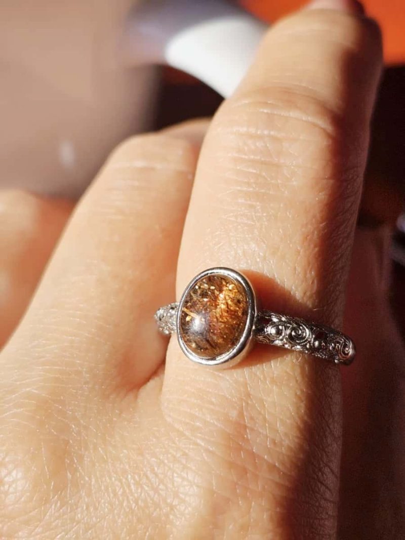 Damenring mit Schwarzgoldene Super Seven Edelstein