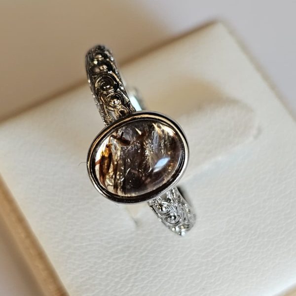 Damenring mit Schwarzgoldene Super Seven Edelstein