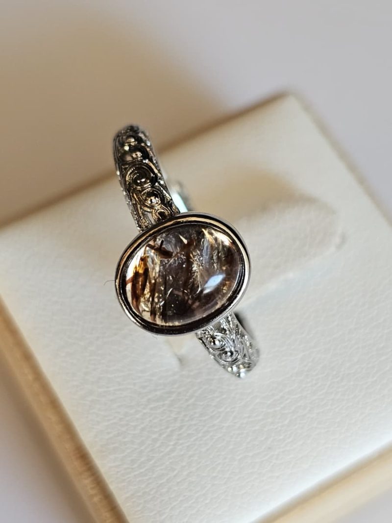 Damenring mit Schwarzgoldene Super Seven Edelstein