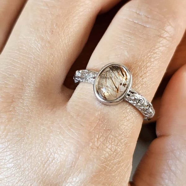 Damenring mit Schwarzgoldene Super Seven Edelstein