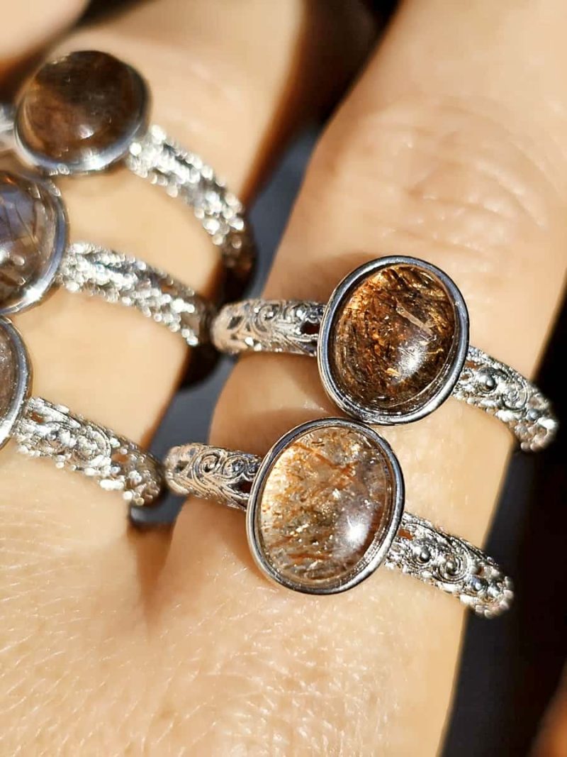 Damenring mit Schwarzgoldene Super Seven Edelstein