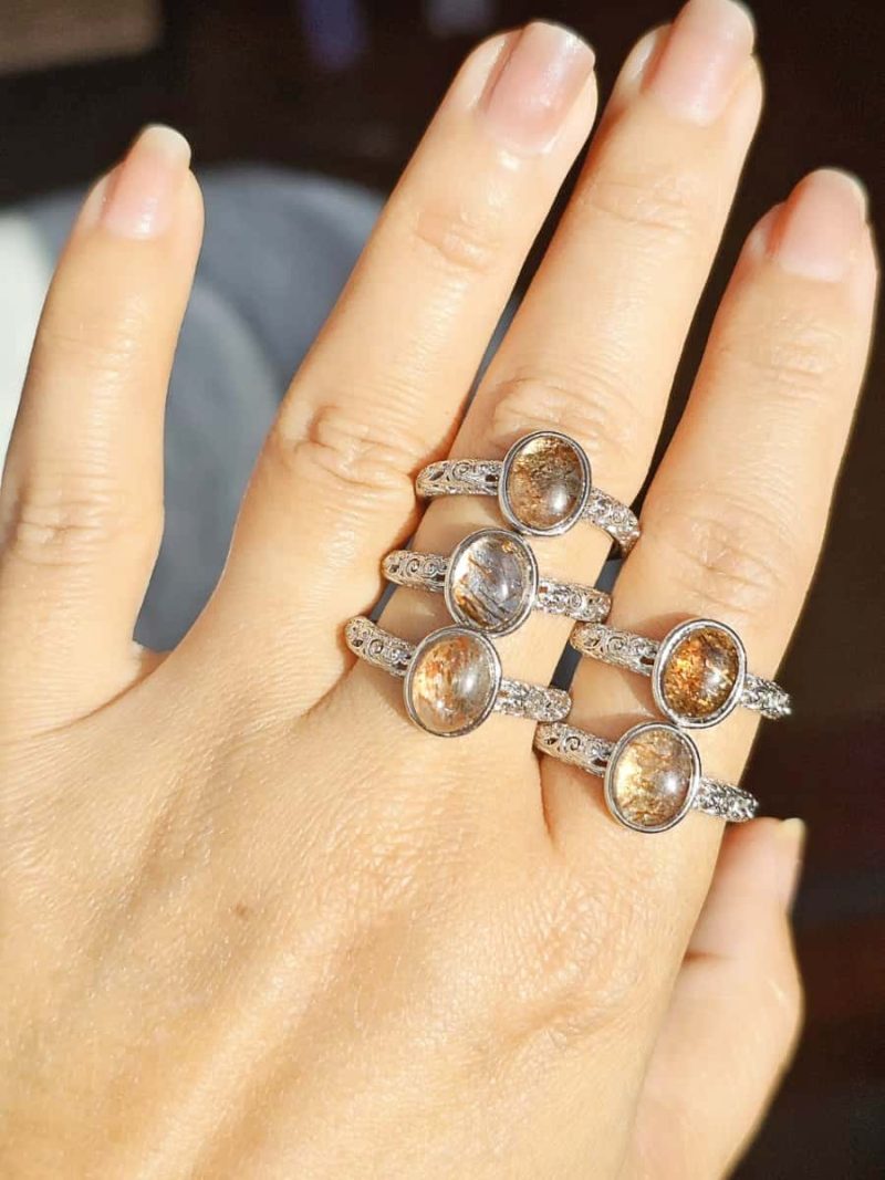 Damenring mit Schwarzgoldene Super Seven Edelstein