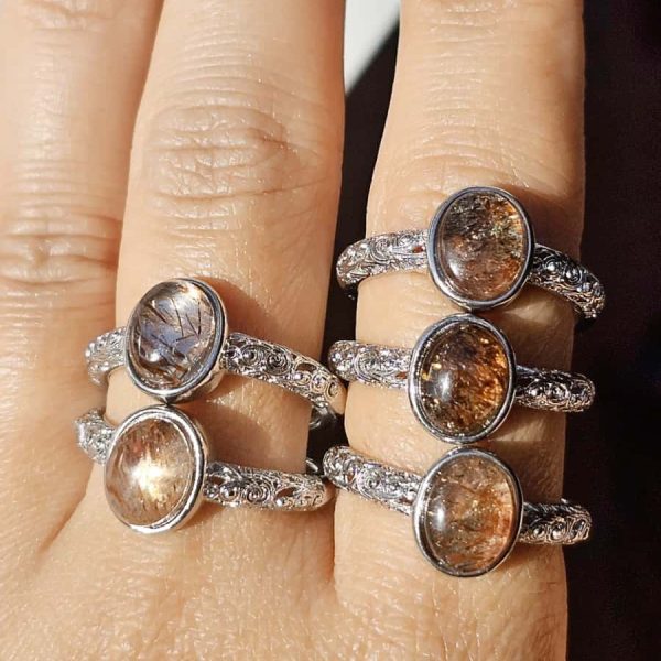 Damenring mit Schwarzgoldene Super Seven Edelstein