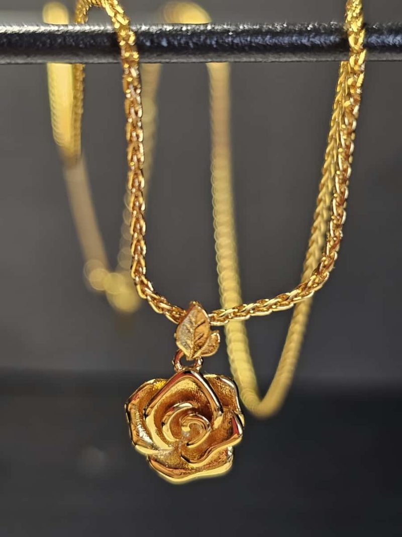 Rosen-DR0006-04 vergoldete Halskette mit Rosen-Anhänger