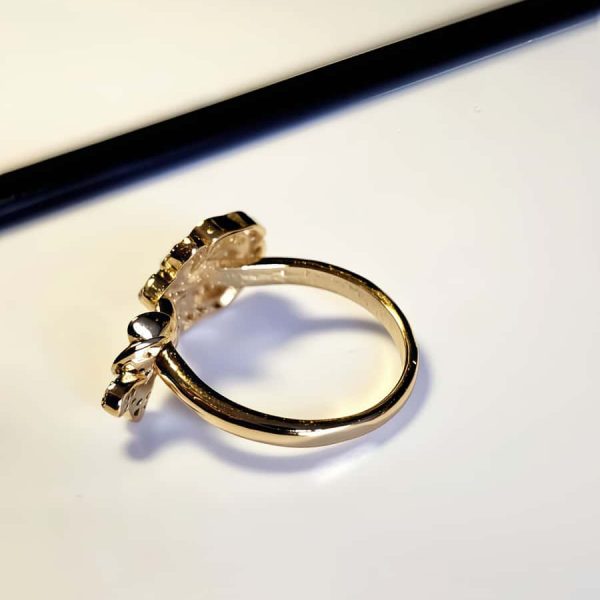 Vergoldeter Rosen-Open-Ring mit Zirkonia