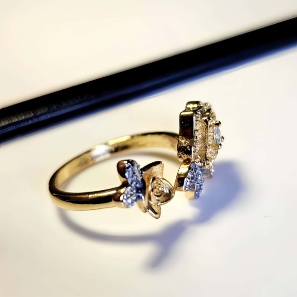 Vergoldeter Rosen-Open-Ring mit Zirkonia