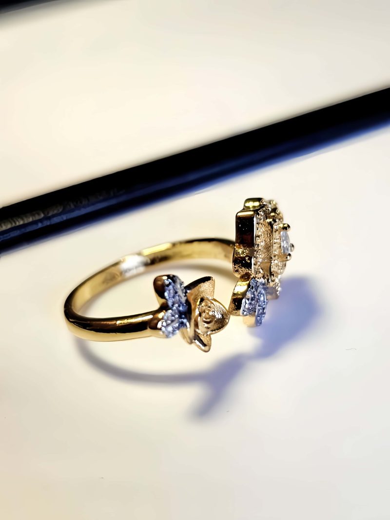 Vergoldeter Rosen-Open-Ring mit Zirkonia