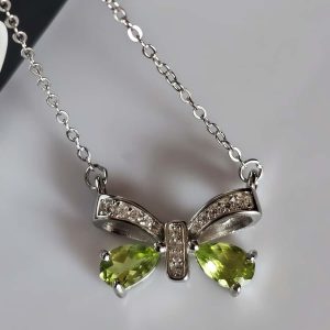 Silber Schleife Halskette mit Olivin