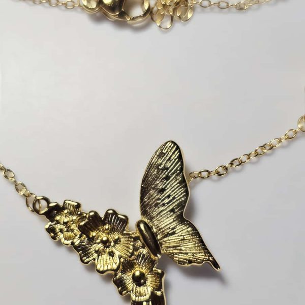 Schmetterlingskette mit Blumenflügel im Goldfinish