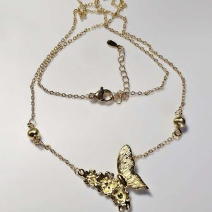 Schmetterlingskette mit Blumenflügel im Goldfinish