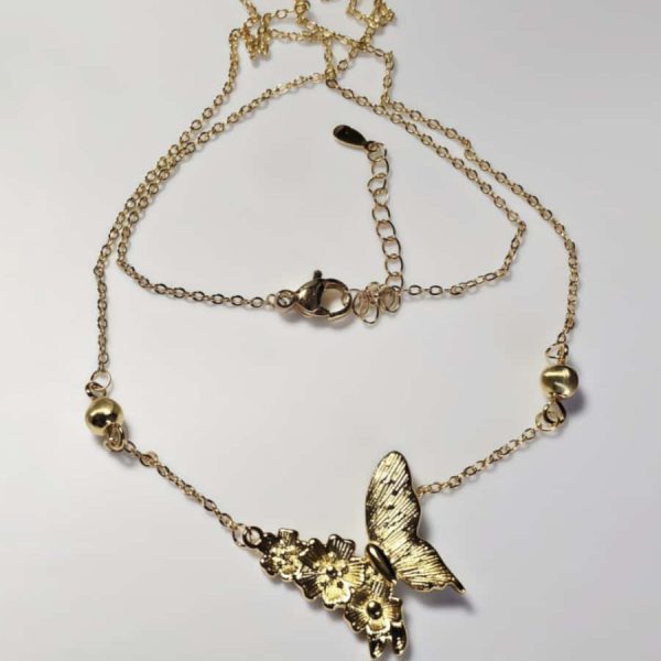 Schmetterlingskette mit Blumenflügel im Goldfinish