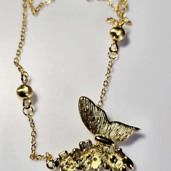 Schmetterlingskette mit Blumenflügel im Goldfinish