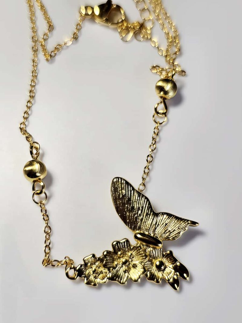 Schmetterlingskette mit Blumenflügel im Goldfinish
