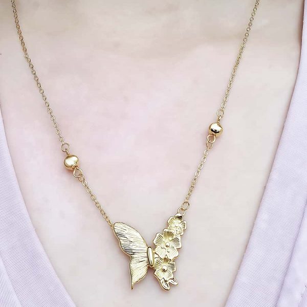 Schmetterlingskette mit Blumenflügel im Goldfinish