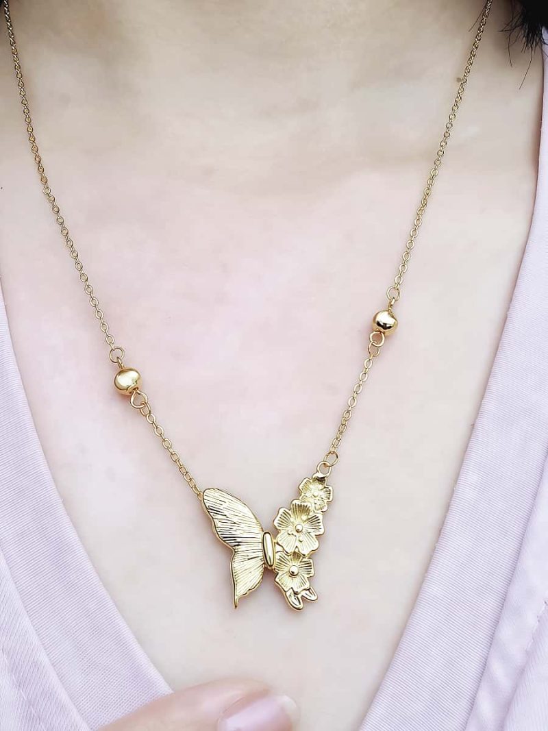 Schmetterlingskette mit Blumenflügel im Goldfinish