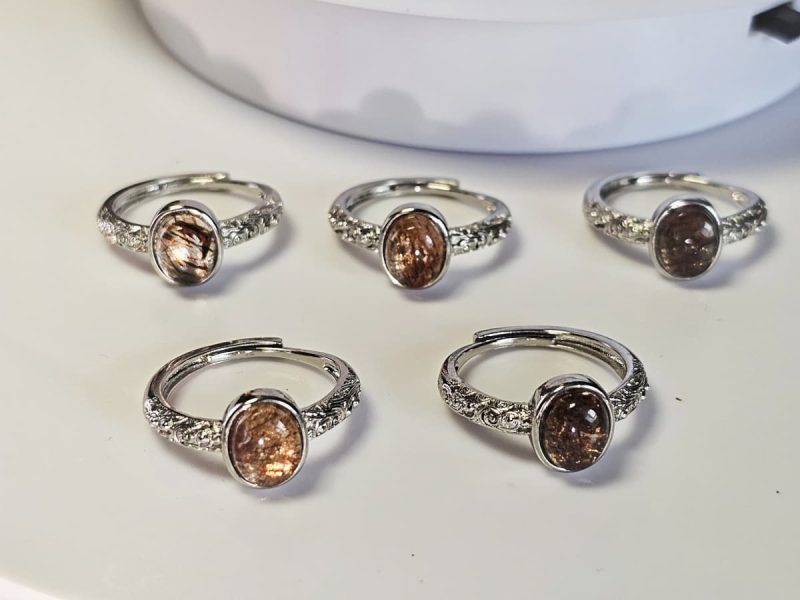 Damenring mit Schwarzgoldene Super Seven Edelstein