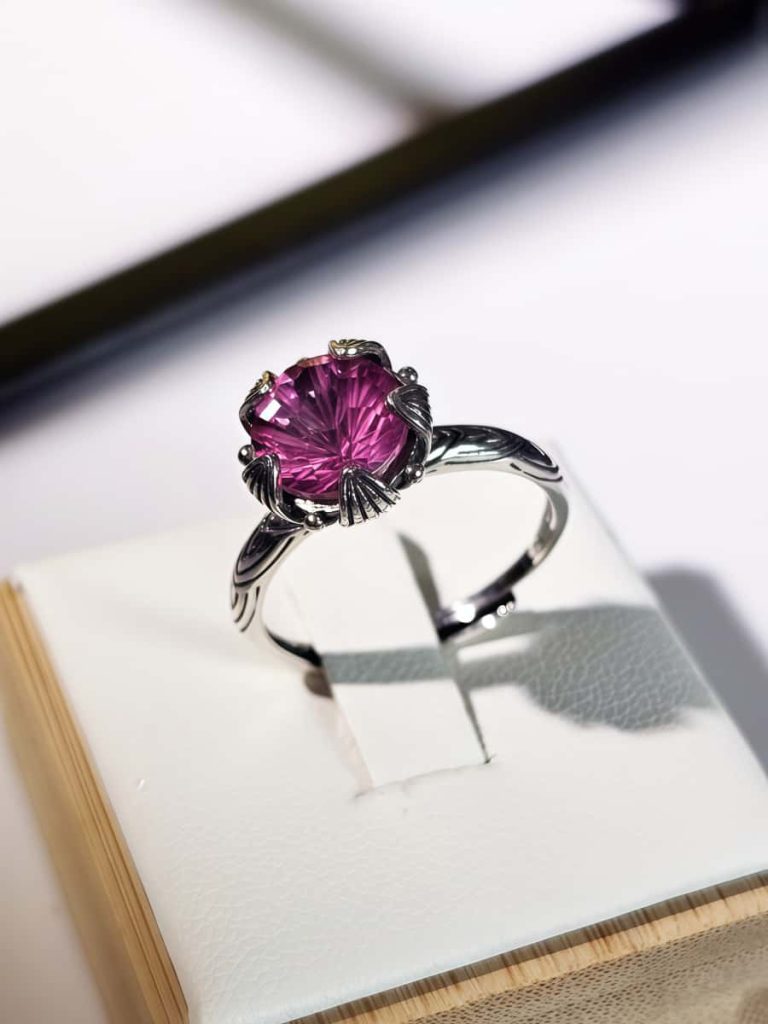 pinker Topas Ring