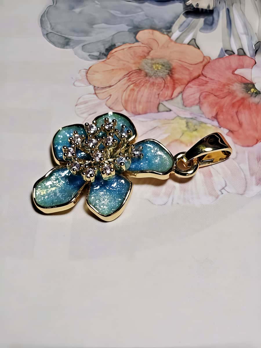 Halsanhänger Damen aus Emaille mit Blumenmotiv und Goldoptik